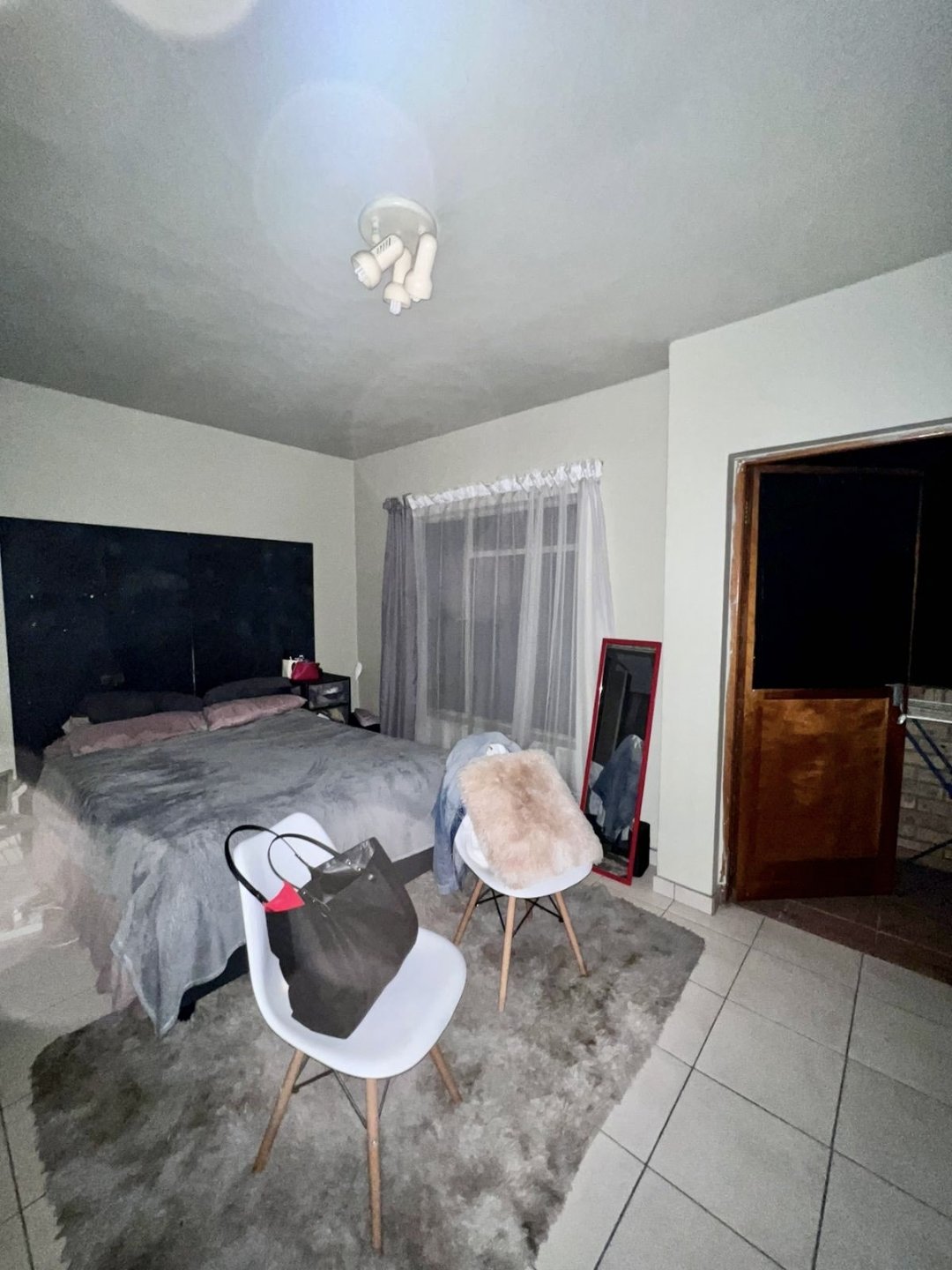 Rental of R 4 400 pm in Melville Mews near to UJ Campus